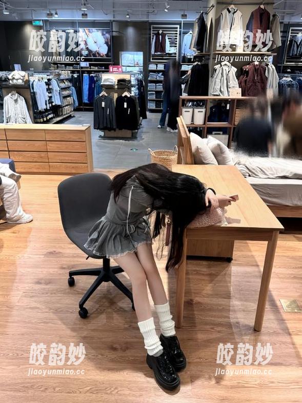 在“911吃瓜”上每天都是悬疑剧，永不迷路，路边的奇闻就等我来挖掘！