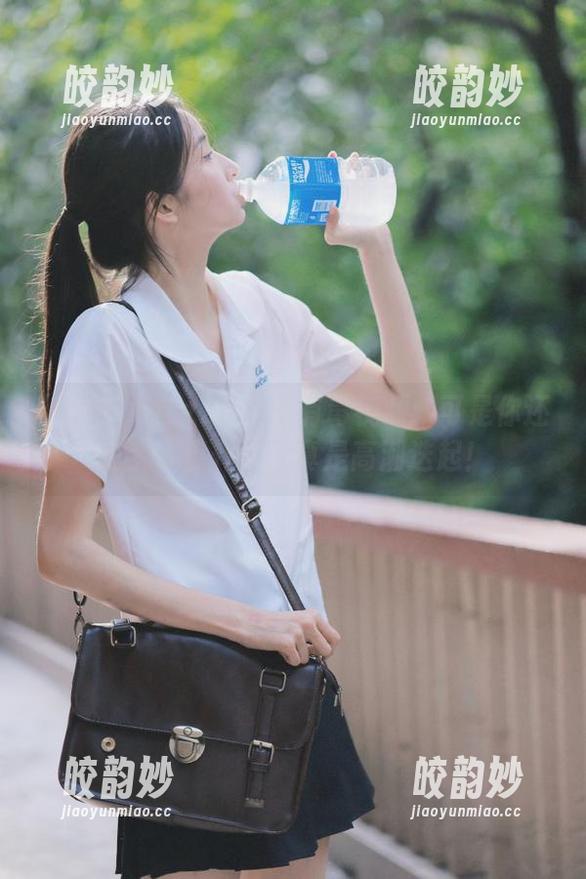 zzzttt zzzttt06有毒视频:可是你还是手贱点开了,真是高潮迭起!