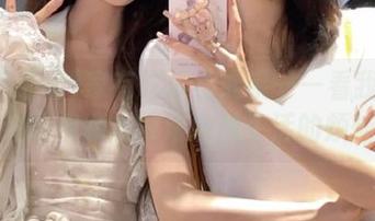 家有吃瓜小能手——看我在吃瓜论坛视频里翻滚躲避生活的烦恼！