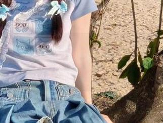 吊带裙和狠话：谁能抵挡“黑料不打洋苹果版”的魅力？