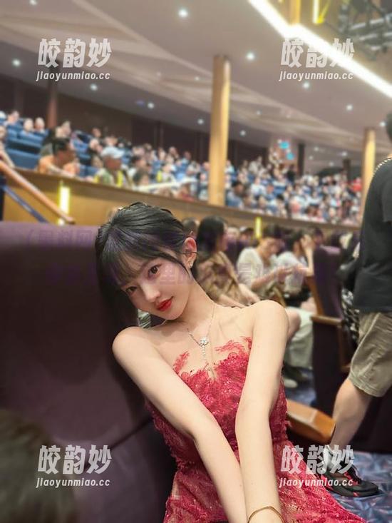 黑料网惊艳发布iOS版，下载后你会发现，这里的瓜真是难以抗拒！
